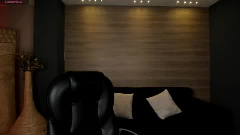 Snapshot of valeriaroldanx chatting on 04.22.26 Valeria online show from 04.22.26