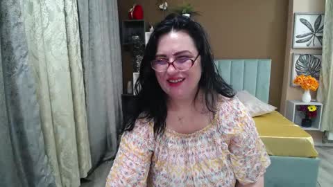 Snapshot of valeriasmiths chatting on 05.31.26 valeriasmiths online show from 05.31.26