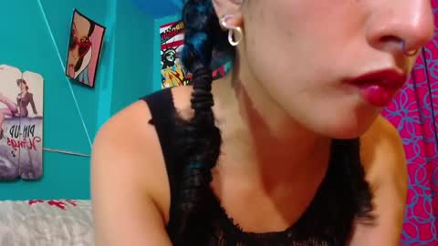 Snapshot of valerie_mase chatting on 01.15.25 vale online show from 01.15.25