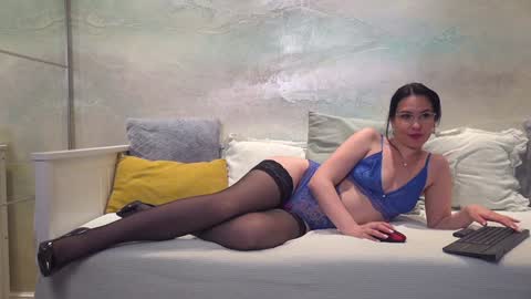 Snapshot of valeriecoy chatting on 01.16.25 Valerie online show from 01.16.25