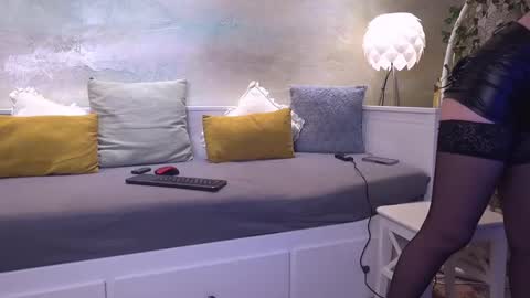 Snapshot of valeriecoy chatting on 03.07.25 Valerie online show from 03.07.25