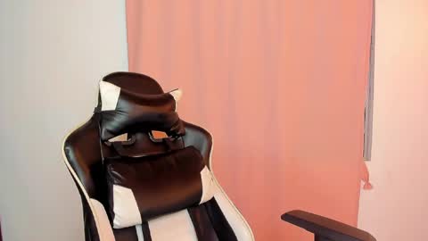 Snapshot of valeriie_pretty chatting on 02.27.25 Vale online show from 02.27.25