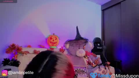 Snapshot of valery_dupont chatting on 10.31.25 Valery Lin Dupont online show from 10.31.25