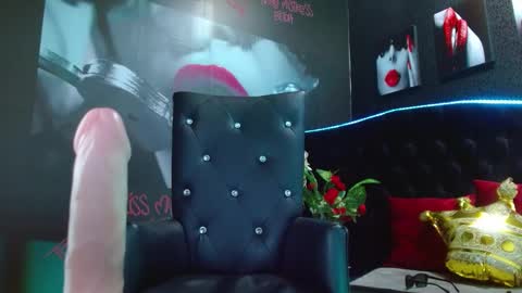 Snapshot of valery_meer_ chatting on 12.14.24 Valeria online show from 12.14.24