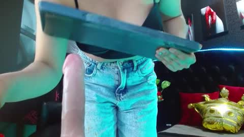 Snapshot of valery_meer_ chatting on 12.18.24 Valeria online show from 12.18.24