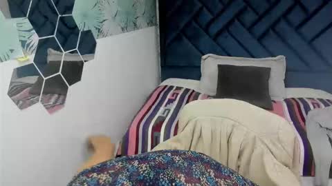 VALERY MORE online show from 11.04.25