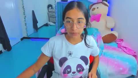 Snapshot of valery_taylor_1 chatting on 04.27.26 valery online show from 04.27.26