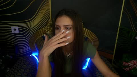 Snapshot of valeryroyale chatting on 12.15.24 Valery online show from 12.15.24