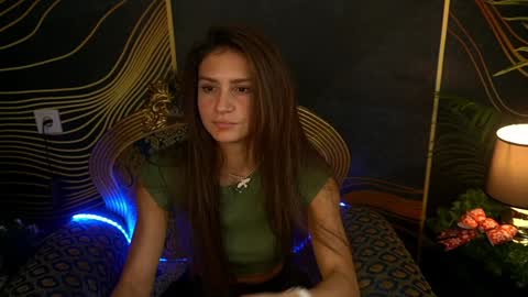 Snapshot of valeryroyale chatting on 12.18.24 Valery online show from 12.18.24