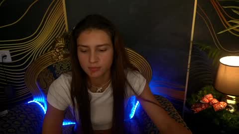 Snapshot of valeryroyale chatting on 12.20.24 Valery online show from 12.20.24