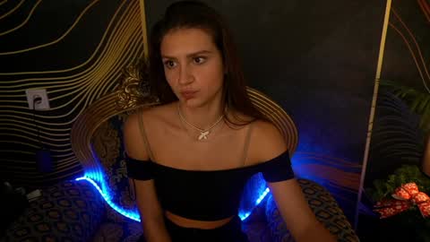 Snapshot of valeryroyale chatting on 12.21.24 Valery online show from 12.21.24