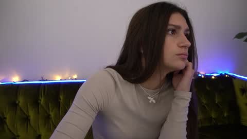 Snapshot of valeryroyale chatting on 12.26.24 Valery online show from 12.26.24