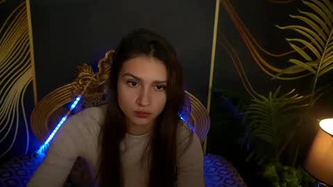 Snapshot of valeryroyale chatting on 01.22.25 Valery online show from 01.22.25