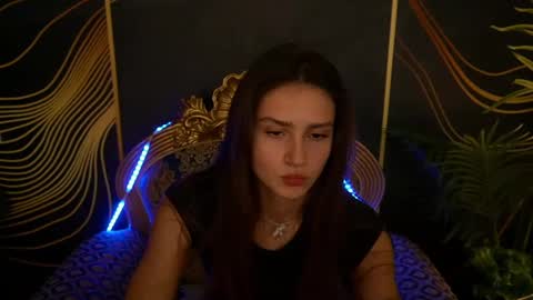 Snapshot of valeryroyale chatting on 01.29.25 Valery online show from 01.29.25