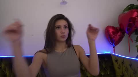 Snapshot of valeryroyale chatting on 02.20.25 Valery online show from 02.20.25