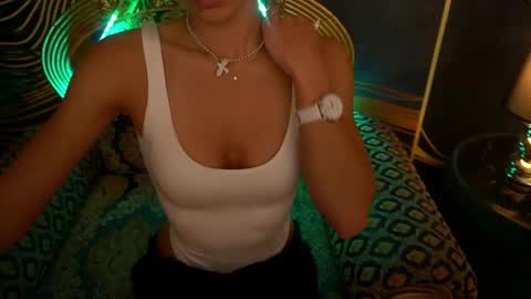 Snapshot of valeryroyale chatting on 03.05.25 Valery online show from 03.05.25