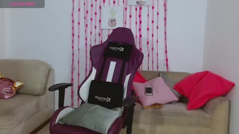 Snapshot of valerysimon chatting on 01.28.25 Valery S online show from 01.28.25