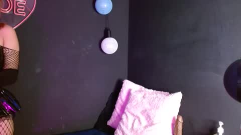 Snapshot of valerysmith18 chatting on 10.03.25 zoe online show from 10.03.25