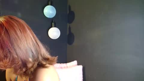 Snapshot of valerysmith18 chatting on 10.06.25 zoe online show from 10.06.25