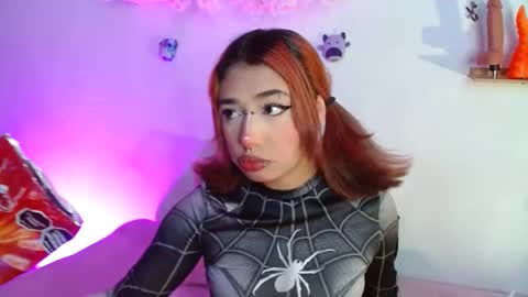 Snapshot of valerysmith18 chatting on 10.10.25 zoe online show from 10.10.25