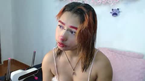 Snapshot of valerysmith18 chatting on 11.10.25 zoe online show from 11.10.25