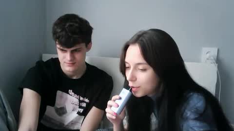 Snapshot of valesios chatting on 11.25.25 valesios online show from 11.25.25