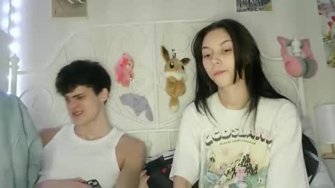 Snapshot of valesios chatting on 12.15.25 valesios online show from 12.15.25