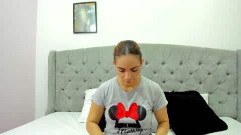 Snapshot of valesskahall chatting on 02.04.25 Valesskahall online show from 02.04.25