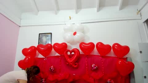 Snapshot of valesskahall chatting on 02.13.25 Valesskahall online show from 02.13.25