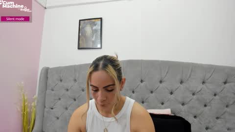 Snapshot of valesskahall chatting on 11.01.25 Valesskahall online show from 11.01.25