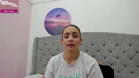 Snapshot of valesskahall chatting on 11.14.25 Valesskahall online show from 11.14.25