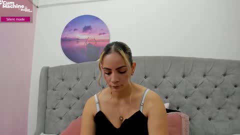 Snapshot of valesskahall chatting on 11.17.25 Valesskahall online show from 11.17.25