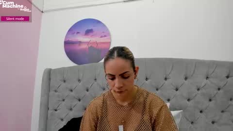 Snapshot of valesskahall chatting on 11.19.25 Valesskahall online show from 11.19.25