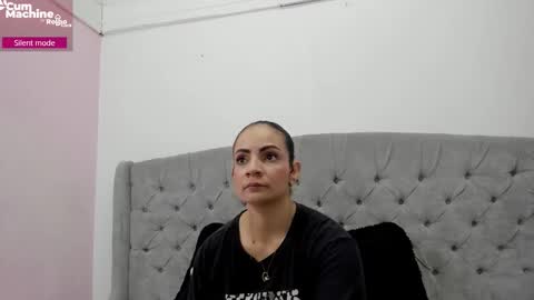 Snapshot of valesskahall chatting on 11.29.25 Valesskahall online show from 11.29.25