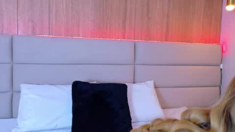 Snapshot of valeswift chatting on 09.25.25 Vale online show from 09.25.25