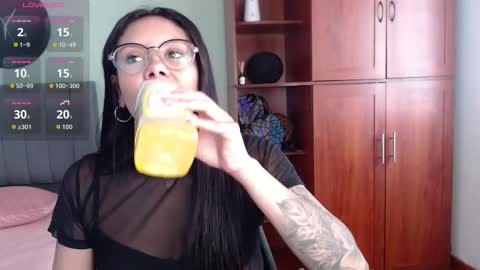 Snapshot of valevicious chatting on 03.24.26 valevicious online show from 03.24.26