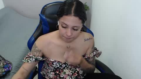 Snapshot of valevicious chatting on 04.01.26 valevicious online show from 04.01.26