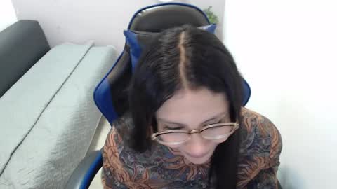 Snapshot of valevicious chatting on 04.02.26 valevicious online show from 04.02.26