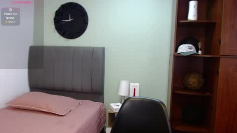 Snapshot of valevicious chatting on 04.06.26 valevicious online show from 04.06.26