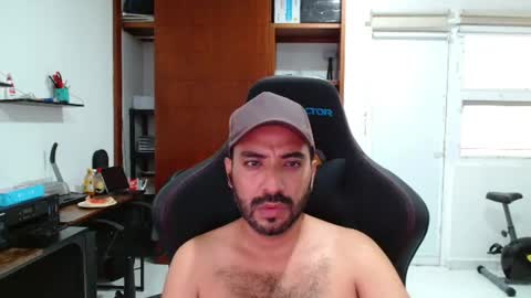 Snapshot of vallartamexi chatting on 08.05.26 Roberto Carlos online show from 08.05.26