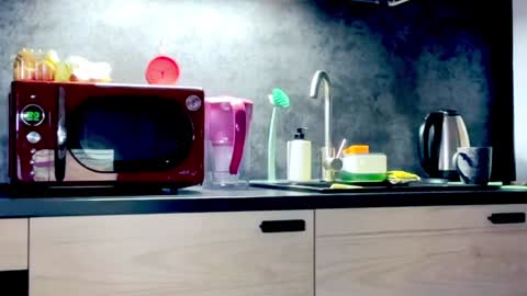 Snapshot of valorant_girl chatting on 12.18.24 Little Devil online show from 12.18.24