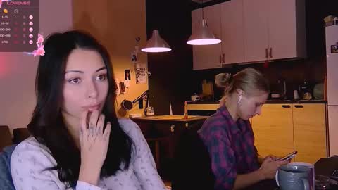 Snapshot of valorant_girl chatting on 10.06.25 Little Devil online show from 10.06.25