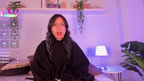 Snapshot of vampgyal chatting on 10.03.25 vamp online show from 10.03.25