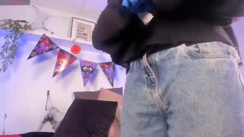 Snapshot of vampgyal chatting on 11.03.25 vamp online show from 11.03.25