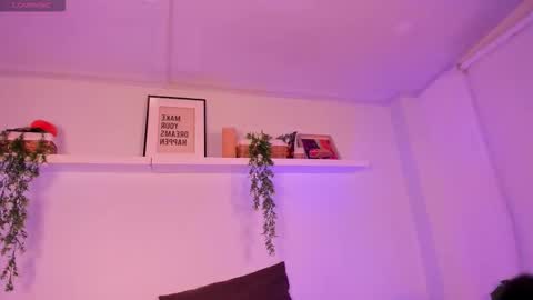 Snapshot of vampgyal chatting on 11.27.25 vamp online show from 11.27.25