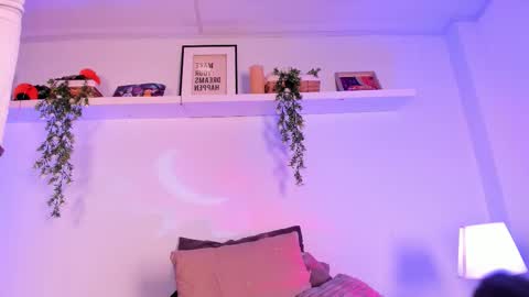 Snapshot of vampgyal chatting on 11.27.25 vamp online show from 11.27.25