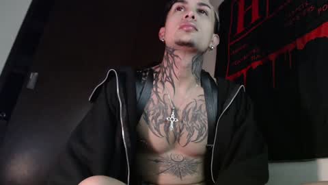 david guzman i model independenthelp me with a thumbs up online show from 02.01.25