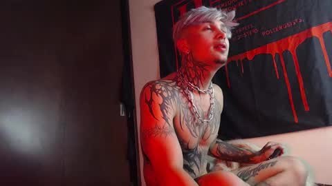 david guzman i model independenthelp me with a thumbs up online show from 02.11.25