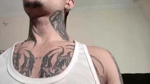 david guzman i model independenthelp me with a thumbs up online show from 03.03.25