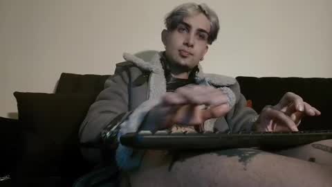 david guzman i model independenthelp me with a thumbs up online show from 03.08.25